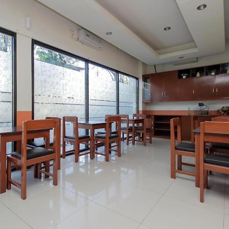 Reddoorz Near Jalan Jendral Sudirman Manado Hotell Exteriör bild