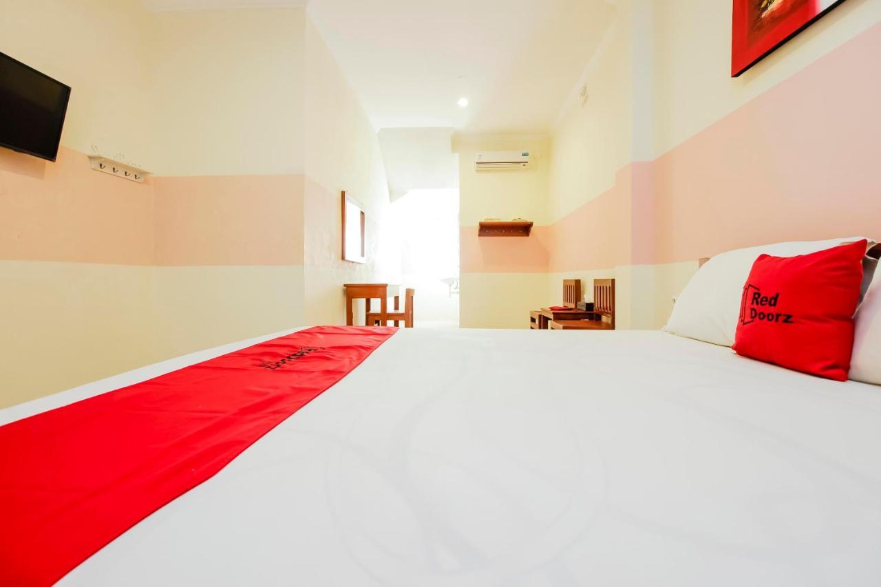 Reddoorz Near Jalan Jendral Sudirman Manado Hotell Exteriör bild