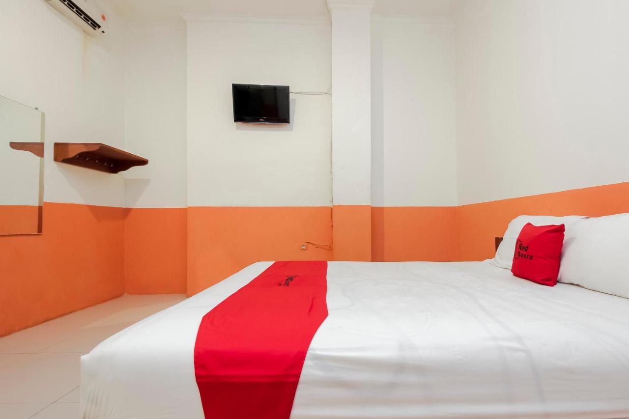 Reddoorz Near Jalan Jendral Sudirman Manado Hotell Exteriör bild