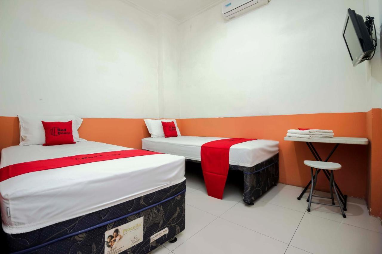 Reddoorz Near Jalan Jendral Sudirman Manado Hotell Exteriör bild