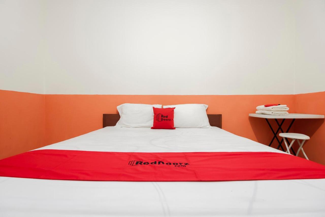Reddoorz Near Jalan Jendral Sudirman Manado Hotell Exteriör bild