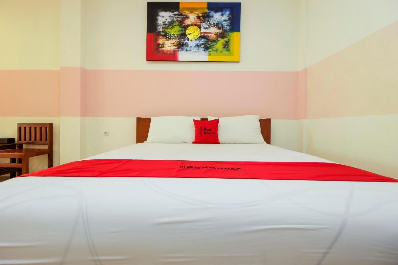 Reddoorz Near Jalan Jendral Sudirman Manado Hotell Exteriör bild