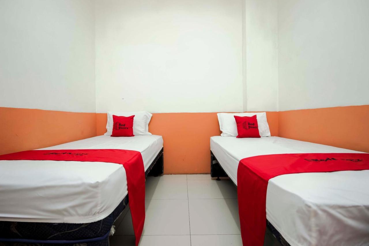 Reddoorz Near Jalan Jendral Sudirman Manado Hotell Exteriör bild