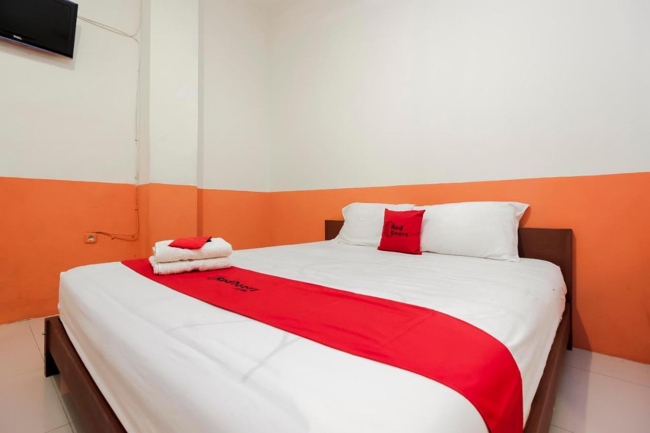 Reddoorz Near Jalan Jendral Sudirman Manado Hotell Exteriör bild